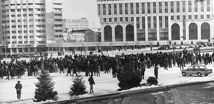 Participants of the Zheltoksan events on L. Brezhnev Square (now — Republic Square) / TsGA KFDZ
