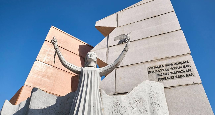 The “Dawn of Freedom” monument dedicated to the Zheltoksan events / Alamy